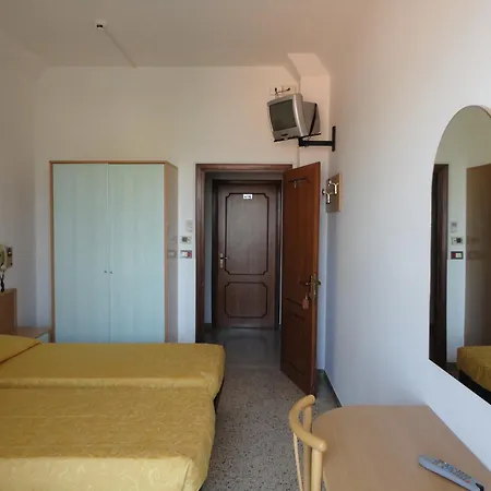 Euromar فندق 3*